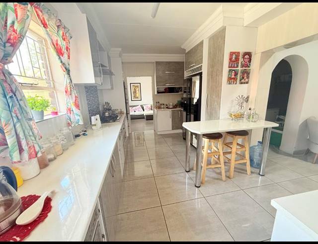 5 BEDROOM HOUSE FOR SALE IN VANDERBIJLPARK SE 3